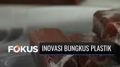 Untuk membantu mengatasi masalah lingkungan, sejumlah mahasiswa di Jember, Jawa Timur, melakukan inovasi dengan membuat pembungkus plastik berbahan nabati. Tanpa mengurangi fungsinya, pembungkus bioplastik tersebut tidak mempengaruhi aroma makanan ya...