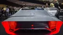 Tampilan lampu belakang Mobil Mercedes Benz konsep IAA diperlihatkan dalam 66th (IAA) di Frankfurt, Jerman (16/9/2015). Mobil ini mampu mengubah bentuk dasar untuk meningkatkan aerodinamis yang diperlukan. (AFP PHOTO/ODD ANDERSEN)