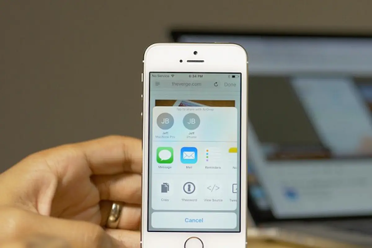  Rata-rata Pengguna iPhone Buka Layar 80 Kali Sehari