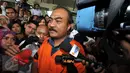Tersangka kasus dugaan suap proyek Pembangkit Listrik Tenaga Mikrohidro di Papua tahun anggaran 2016, Bambang Wahyuhadi menjawab pertanyaan awak media seusai menjalani pemeriksaan di Gedung KPK, Jakarta, Selasa (3/11). (Liputan6.com/Helmi Afandi)