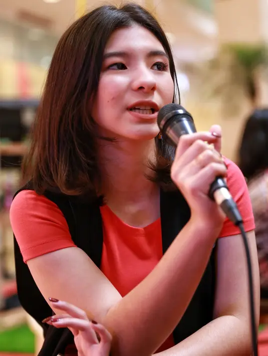 Saat ini Shaloom pun berencana untuk melanjutkan pendidikan di luar negeri juga, dan ia pun tak pernah mempermasalahkan hubungan jarak jauh yang akan kembali dijalani bersama sang pacar. (Adrian Putra/Bintang.com)