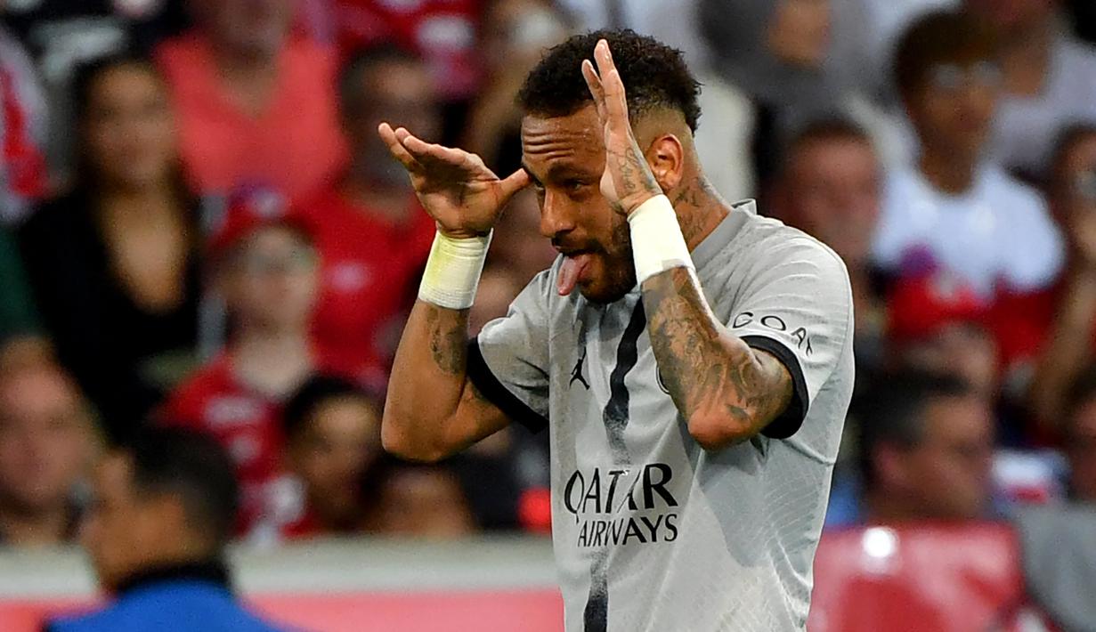 Dua menit menjelang babak pertama usai giliran Neymar yang menyumbang gol bagi PSG dan membawa Le Parisien memimpin 4-0 hingga babak pertama usai. (AFP/Francois Lo Presti)