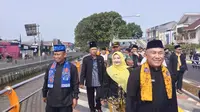 Wali Kota Depok Mohammad Idris meninjau hasil pembangunan Taman Secawan di Jalan Salak, Depok Jaya, Pancoran Mas, Kota Depok. (Liputan6.com/Dicky Agung Prihanto)