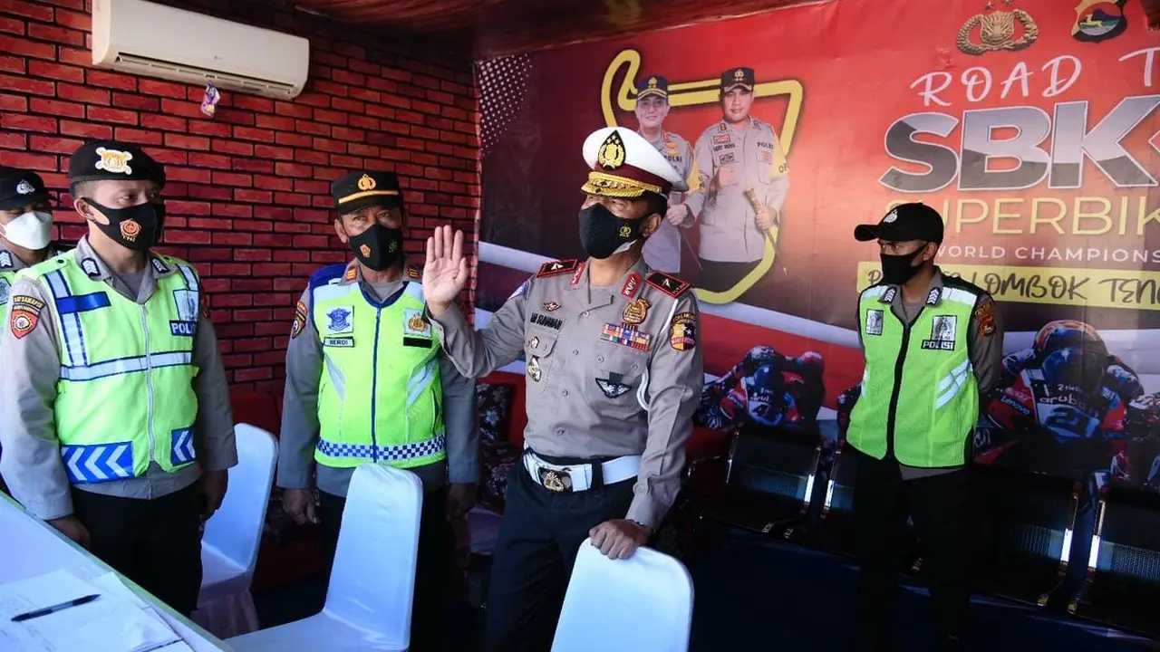 Korps Lalu Lintas (Korlantas) Polri mengecek pos-pos pengamanan yang ada di kawasan Lombok, Nusa Tenggara Barat (NTB).