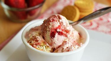 Es Krim Strawberry Cheesecake Home Made 5 Bahan Lifestyle Fimela Com