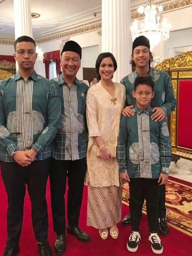 6 Pesona Loemongga Haoemasan, Mantan Gadis Sampul yang Kini Istri Menteri Perindustrian