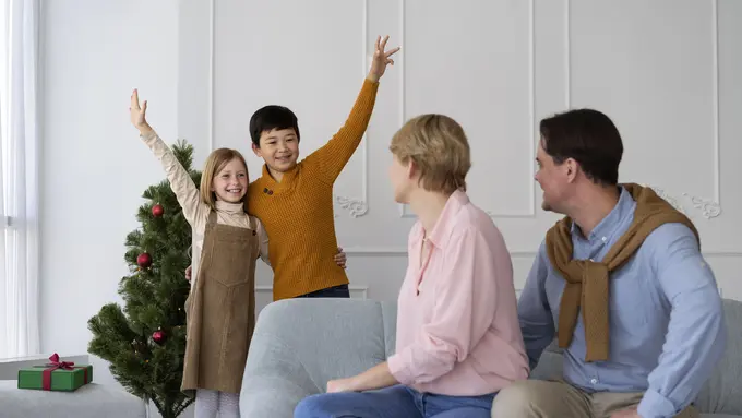 Overprotektif pada Anak? Hati-hati Moms, Niat Baik Bisa Berbalik Buruk [Dok/freepik.com]