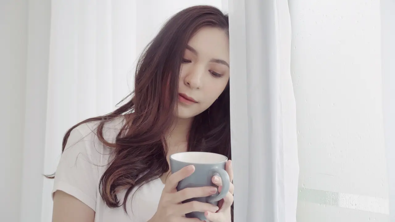 wanita agustus tak bahagia