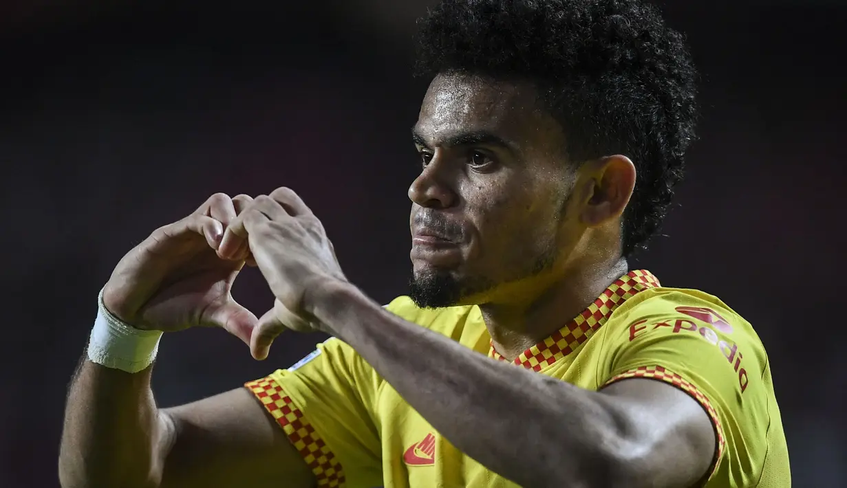 Kemenangan Liverpool 3-1 di kandang Benfica pada laga leg pertama perempat final Liga Champions 2021/2022, Rabu (06/04/2022) dini hari WIB tak lepas dari peran Luis Diaz. Rekrutan anyar The Reds pada bursa transfer Januari itu mampu menyumbang satu gol dan satu asis. (AFP/Patricia De Melo Moreira)