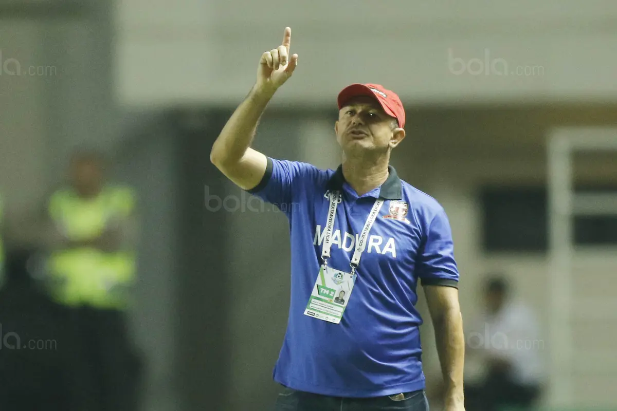 Pelatih Madura United, Gomes de Oliveira