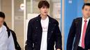 Saat kembali dari Indonesia, penampilan Lee Min Ho juga menjadi sorotan. Ia mengenakan kaus berwarna putih yang dipadukan dengan jaket berwarna gelap. Tatanan rambut pria kelahiran 22 Juni 1987 itu juga dibiarkan berantakan. (Liputan6.com/IG/@koreadispatch)
