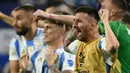 Ekspresi bahagia pemain Argentina, Lionel Messi saat merayakan kemenangan timnya atas Kolombia pada laga final Copa America 2024 di Hard Rock Stadium, Miami, Florida, Senin (15/07/2024) WIB. (AFP/Chandan Khanna)