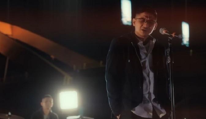 Ungu Buat Fans Baper Di Klip Setengah Gila News Entertainment Fimela Com