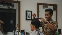 10 Rekomendasi Model Potongan Rambut Pria Dewasa Terbaru 2025, Tampil Profesional dan Berwibawa