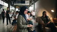 8 Cara Menahan Tangis di Tempat Umum Menurut Psikologi, Trik Agar Tetap Tenang