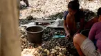 Para nelayan kerang ijo di utara Jakarta tetap menolak keras proyek reklamasi.