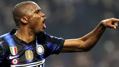 Inter Milan's Cameroonian forward Samuel Eto'o celebrates after scoring against AS Roma on February 6, 2011 during their Serie A football match at the San Siro stadium in Milan. Inter won 5-3. AFP PHOTO / OLIVIER MORIN 