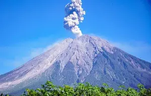 Pemuda Nekat Mendaki Semeru Berakhir Tersesat