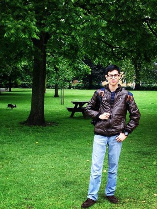 Kini, pemuda kelahiran 21 Desember 1993 itu dipercaya untuk mengajar Bisindo (Bahasa Isyarat Indonesia) di Fakultas Ilmu budaya Universitas Indonesia dan aktif untuk menyuarakan hak-hak penyandang disabilitas. (instagram.com/suryasahetapy)