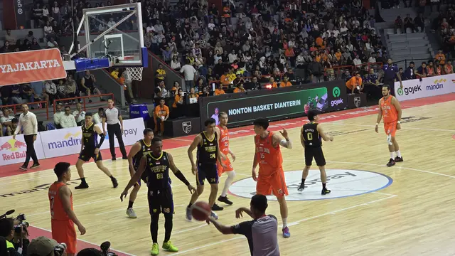 Duel Pelita Jaya melawan Prawira di IBL 2025