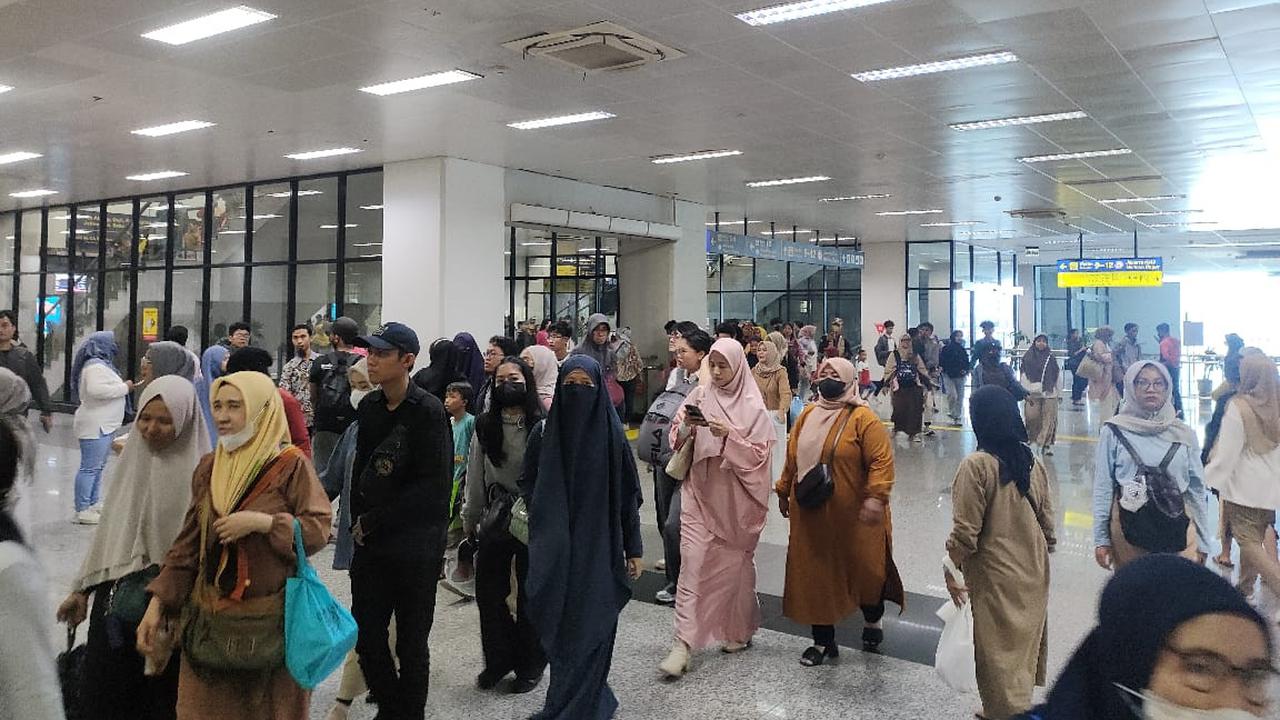 Kepadatan penumpang di Stasiun Manggarai, Tebet, Jakarta Selatan pada Sabtu (5/10/2024). (Foto: Polsek Tebet)