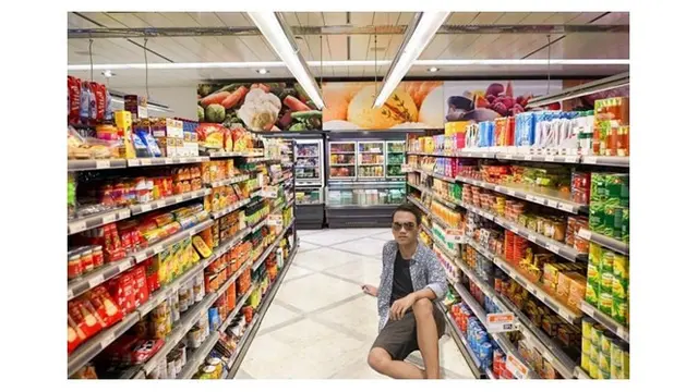 Pria Ini Minta Fotonya saat Piknik Diedit, 8 Hasilnya Bikin Tepuk Jidat