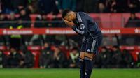 Ekspresi Kylian Mbappe dalam laga Liga Spanyol antara Girona vs Real Madrid, Senin (1/12/2025). (AP Photo/Joan Monfort)