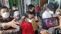 Dekan (non aktif) Fakultas Ilmu Sosial dan Politik Universitas Riau Syafri Harto saat ditahan JPU karena kasus pelecehan mahasiswi. (Liputan6.com/M Syukur)