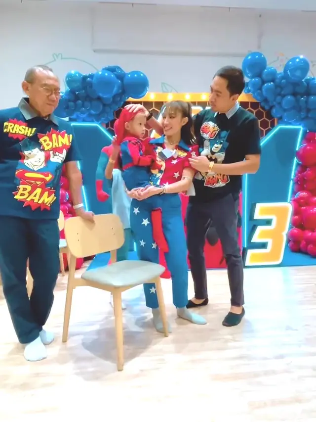 Ayu Dewi dan Regi Datau