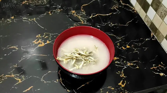 Bukan Pakai Tepung, Begini Cara Masak Ikan Teri Agar Awet Renyah