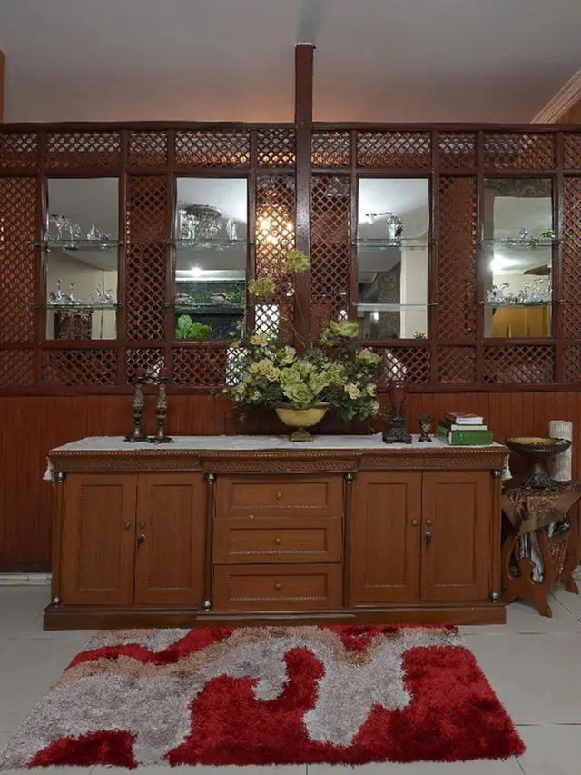 5 Potret Rumah Sahila Hisyam, Bernuansa Klasik Banyak Barang Antik