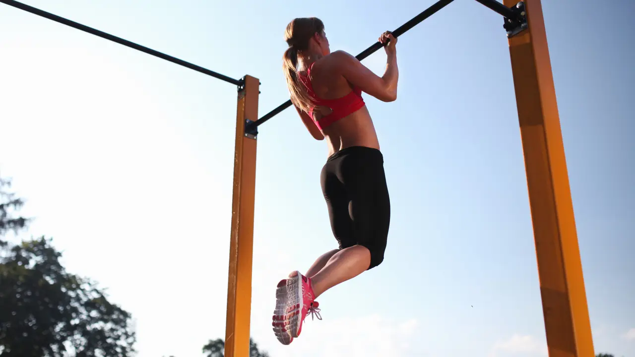 pull-up-adalah-bentuk-latihan-kekuatan-otot-tubuh-bagian-atas-kenali