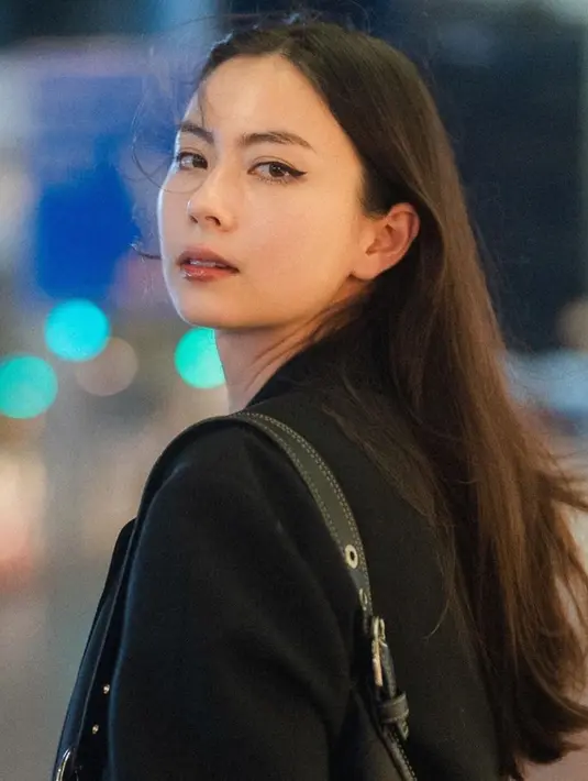 Penampilan Lauren juga tak luput dari sorotan netizen. wanita 26 tahun ini lebih sering tampil dengan gaya kasual namun tetap stylish di berbagai kesempatan. (Liputan6.com/IG/@laurentsai)