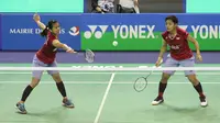 Ganda putri Indonesia Greysia Polii / Apriyani Rahayu lolos ke babak kedua Prancis Terbuka Super Series 2017 yang berlangsung di Stade Pierre de Coubertin, Rabu (25/10/2017). (badmintonindonesia.org)