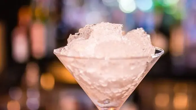 Mengunyah es batu/copyright Pexels.com