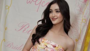 Ranty Maria di acara bridesmaid proposal. (dok. Tangkapan layar Instagram @rantymaria/https://www.instagram.com/p/DTFd5t6ktw9/?img_index=5&igsh=YjZibm85bWpzejhp)