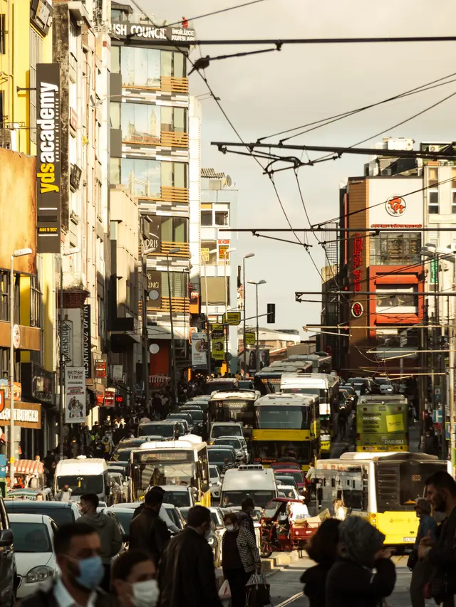 Harga BBM Subsidi Resmi Naik, Jokowi Sebut Kondisi APBN Saat Ini Tak Sanggup Mendanai Subsidi