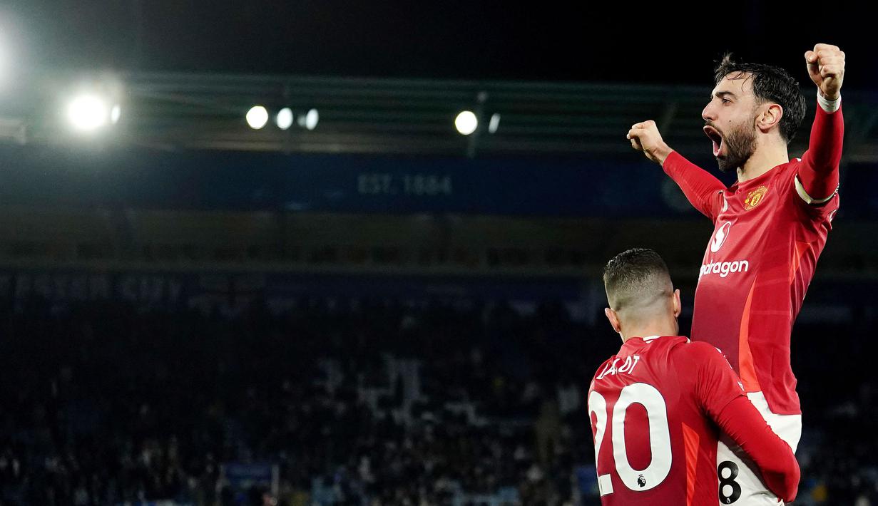 Bruno Fernandes tampil gemilang saat Manchester United pesta gol di markas Leicester City pada lanjutan Liga Inggris di King Power Stadium, Senin (17/3/2025). Pemain asal Portugal itu jadi otak serangan MU dalam mengacak-acak pertahanan The Foxes. (Martin Rickett/PA via AP)