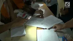 KPPS Kota Tangerang melakukan pemungutan suara ulang di 3 rumah sakit. Ternyata, tidak semua warga mendapat fasilitas mencoblos di hari Pilkada Serentak.
