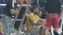 Bek Selangor FA, Willian Pachecho, mendatangi bench pemain Persija Jakarta pada laga persahabatan di Stadion Patriot, Jawa Barat, Kamis (6/9/2018). Persija kalah 1-2 dari Selangor FA. (Bola.com/M Iqbal Ichsan)