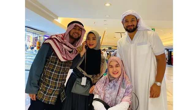 Bertemu saat Umrah, Ini 6 Momen Keakraban Raffi Ahmad dan Ammar Zoni