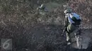 Prajurit mendemonstrasikan serangan kilat  saat peresmian markas baru Batalyon Intai Amfibi - 2 Korps Marinir, Jakarta, Jum'at (26/6/2015). Beragam atraksi militer diperagakan dalam acara tersebut. (Liputan6.com/Andrian M Tunay)