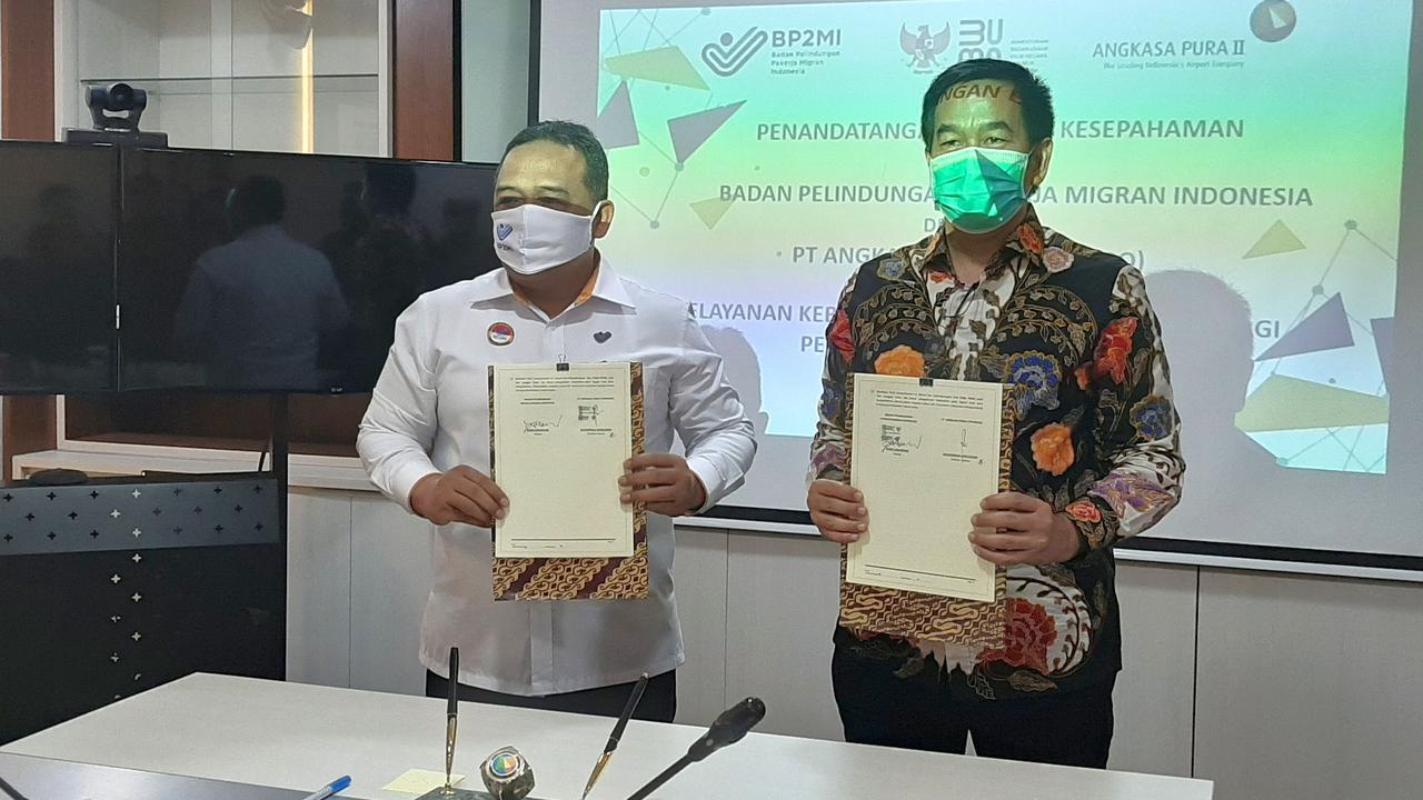 Penandatanganan nota kesepakatan antara Direktur Utama PT Angkasa Pura II, Muhammad Awaluddin, dengan Kepala BP2MI Benny Ramdani, di Terminal 3 Bandara Soekarno Hatta, Jumat (4/9/2020).