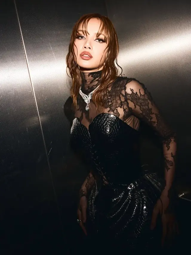 Lisa Blackpink saat After Party Oscar 2025. [@lalalalisa_m]