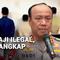Ada tiga Warga Negara Indonesia ditangkap di Arab Saudi, karena diduga menawarkan ibadah haji ilegal lewat iklan di media sosial. Dua dari tiga orang yang ditangkap, mengenakan atribut mirip petugas Haji Indonesia.
