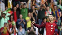 Cristiano Ronaldo saat memperkuat timnas Portugal melawan Swedia (AFP/Francisco Leong)
