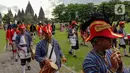 Peserta saat mengikuti Festival Gunungan di Lapangan Garuda Mandala Kompleks Candi Prambanan, Kabupaten Klaten, DIY, Selasa (31/12/2019). Festival ini menampilkan aneka gunungan, wayang kulit dan berbagai kesenian tradisional. (Liputan6.com/Gholib)