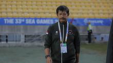 Pelatih Timnas Indonesia U-22, Indra Sjafri pada pertandingan SEA Games 2025 di 700th Anniversary Stadium, Chiang Mai, Jumat (12/12/2025). (Bola.com/Bagaskara Lazuardi)