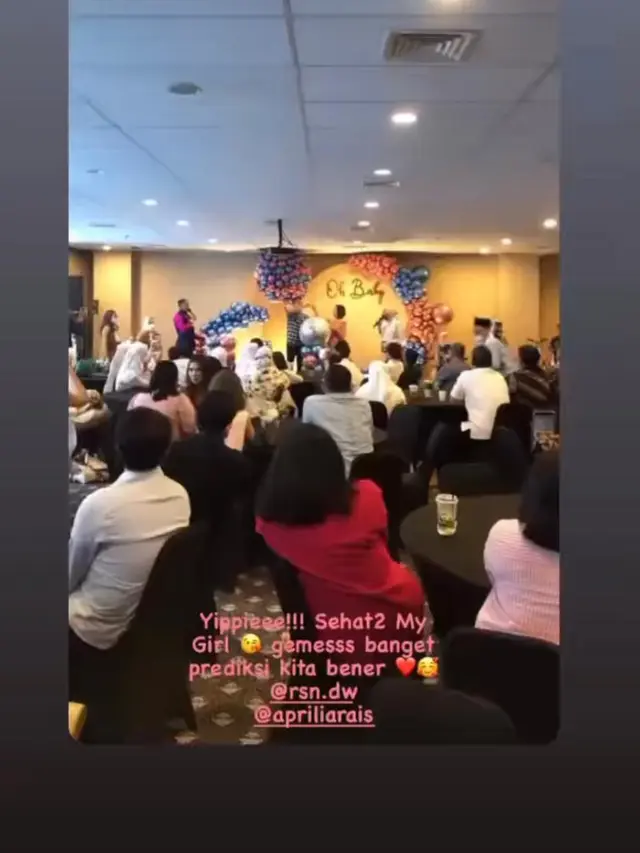 6 Momen Rosiana Dewi dan Handika Pratama Ungkap Jenis Kelamin Anak Pertama