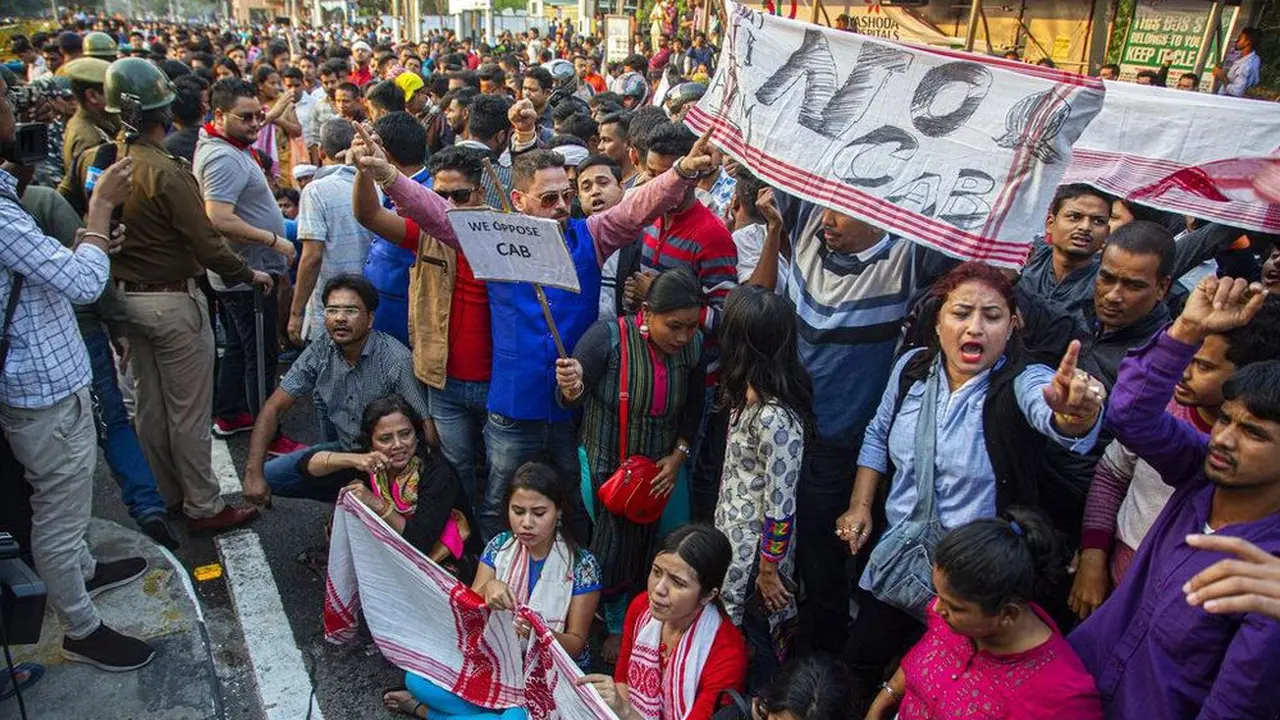 Masyarakat India mengadakan demonstrasi terkait sahnya RUU yang dinilai anti-muslim.